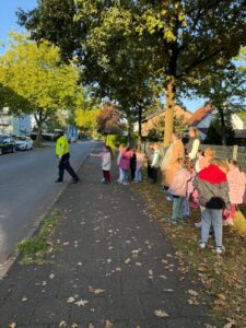 Mehr über den Artikel erfahren Der Verkehrspolizist war in der 1b!