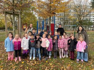 Mehr über den Artikel erfahren Ding Dong – die 1b war da!