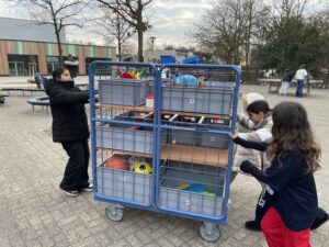 Mehr über den Artikel erfahren Unser neuer Spielausleihwagen 🛴⚽